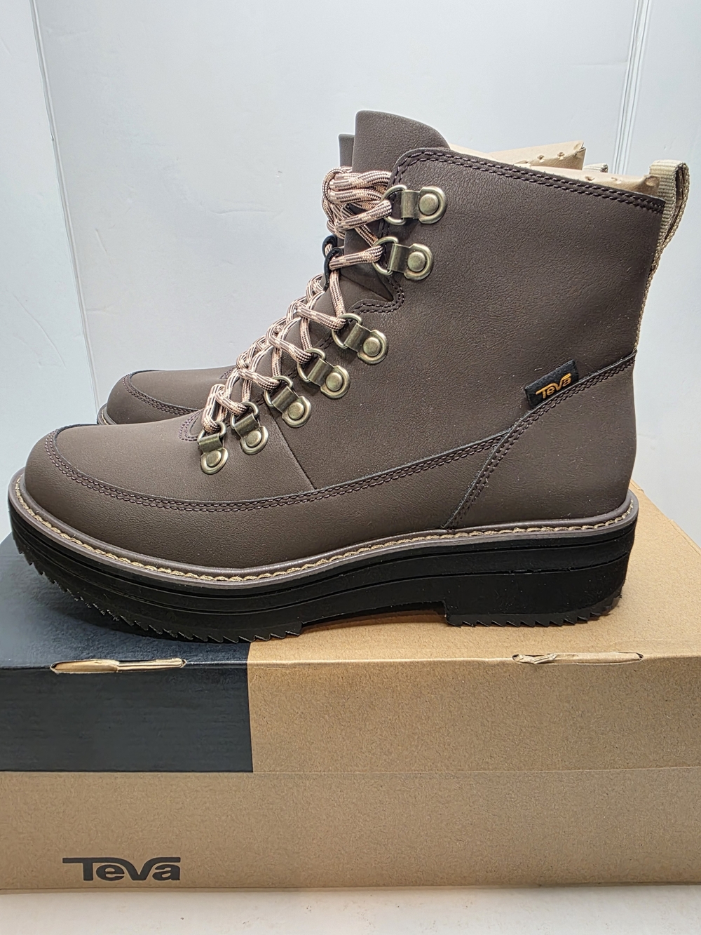 TEVA BRACKEN MIDFORM LACE UP WATER-RESISTANT LEATHER BOOTS, US 8.5W/ EUR 39.5